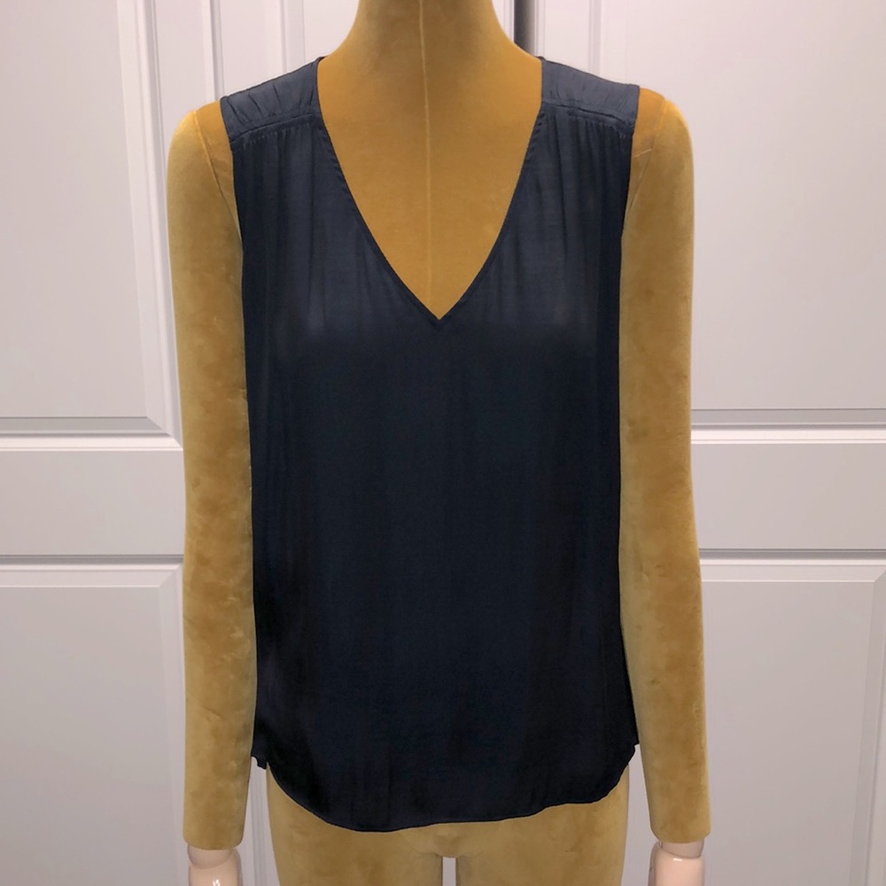 Women’s navy Banana Republic V-neck tank top